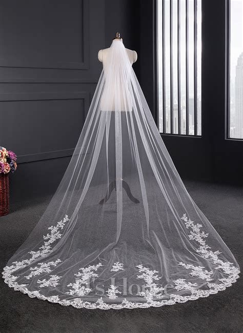 One Tier Lace Applique Edge Cathedral Bridal Veils With Applique