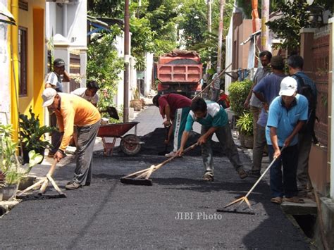 Keren Jalan Di Asrama Uns Pakai Aspal Campur Limbah Plastik