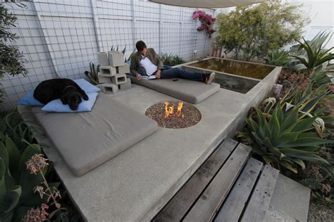 20 Relaxing Backyard Reading Nook Designs