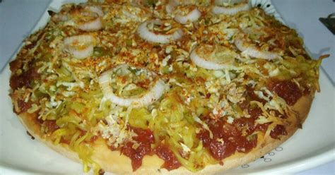 Yummy Maggi Pizza Recipe By Miheer Pinjani Cookpad