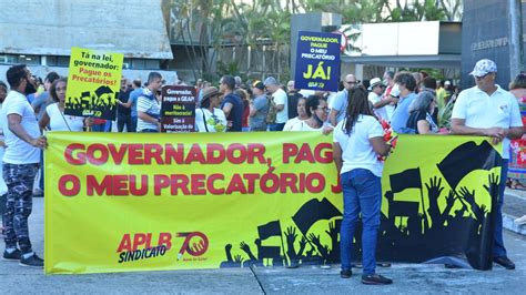 Professores protestam em frente à ALBA antes de votação dos precatórios