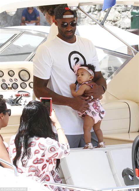 Kobe Bryant With New Baby Bianka Bella And Wife Daily Mail Online