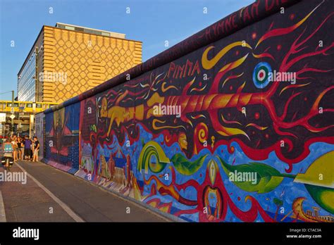 Berliner Mauer Wandbild East Side Gallery Berlin Deutschland Europa