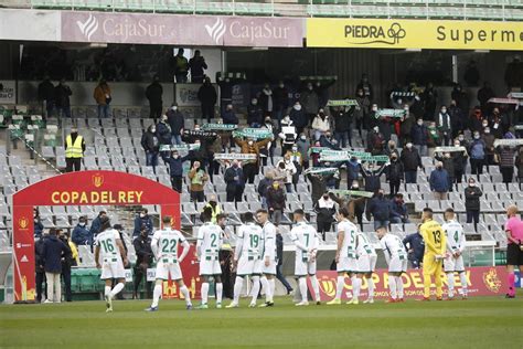 El Ambientazo Con Espectadores En La Grada En El C Rdoba Cf Getafe