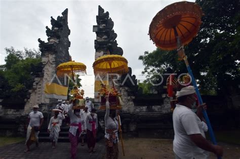 Jelang Hari Raya Kuningan Di Bali Antara Foto