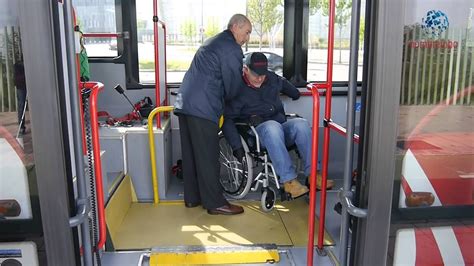 Autobus Habilitado Para Sillas De Ruedas En Zaragoza Youtube