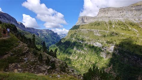 Top 10 Hikes and Walks in the Pyrenees | Komoot