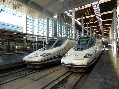 Image Estaci N De Madrid Puerta De Atocha Tren Ave Con Destino