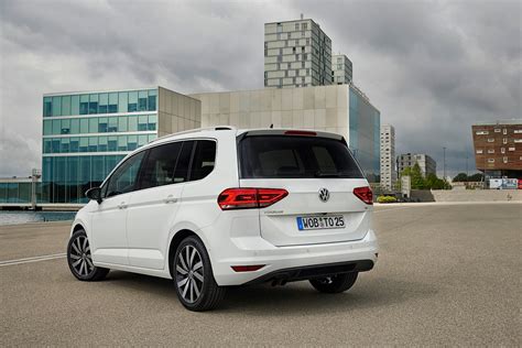 2016 Volkswagen Touran Gets 1 8 TSI 180 HP And 2 0 TDI 190 HP Engines