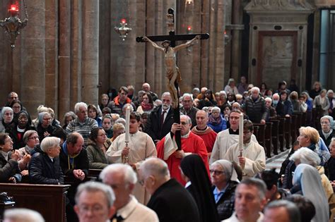 Venerd Santo In Cattedrale La Celebrazione Della Passione E Morte Di