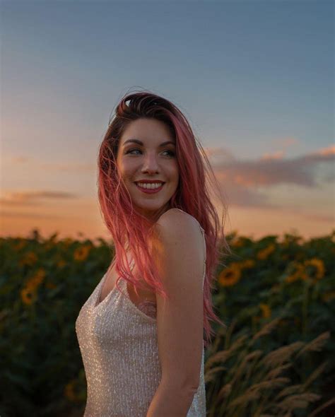 Cenapop Mari Moon Revela Curiosidade De Ensaio De Lingerie Em Campo