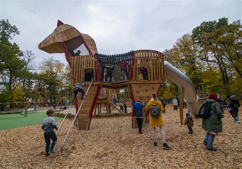 Braunschweig Der Pferdespielplatz Im Prinz Albrecht Park Ist