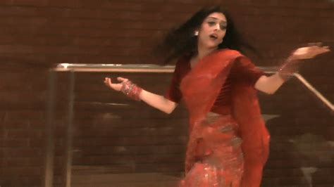 London Pakistani Girl S Dance Performance Youtube