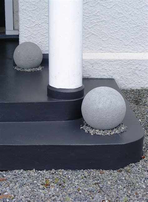 Rachel Callaghan Landscape Architect, NZ: Concrete Balls on Front Steps