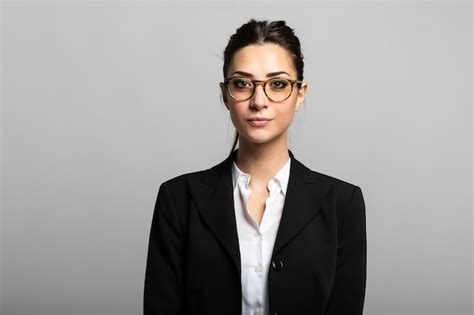 Premium Photo Portrait Of A Beautiful Businesswoman Wearing Eyeglasses