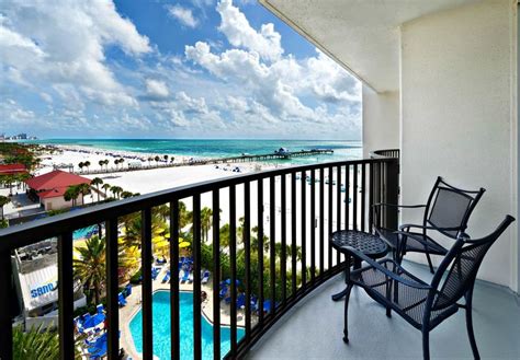 Balcony with a view at the Hilton Clearwater Beach, www.beachguide.com ...