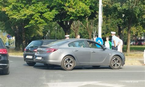 Sudar dva automobila u banjalučkom kružnom toku Foto