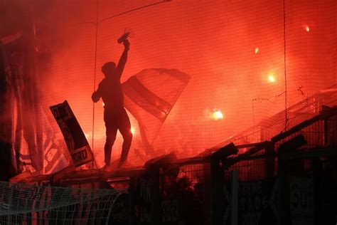 Hsv Neuer Pyrotechnik Ansatz Des Klubs Der Spiegel