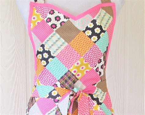 Vintage Pink Patchwork Print Apron For Women Retro Style Apron With