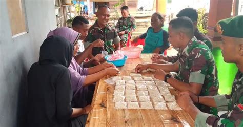 Sejahterakan Desa Wakal Satgas Yonarmed 1 Kostrad Ajarkan Wirausaha