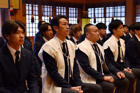 【山形】山形市内の諏訪神社で必勝祈願、j2優勝とj1昇格へ決意「優勝ただそれだけ」渡辺監督 J2写真ニュース 日刊スポーツ