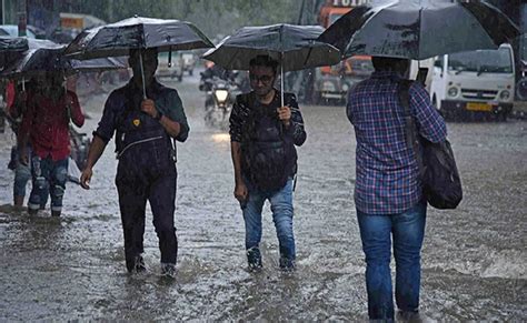 Maharashtra Rain Live Update कोल्हापूरात हायअलर्ट तर मुंबईत आवश्यक