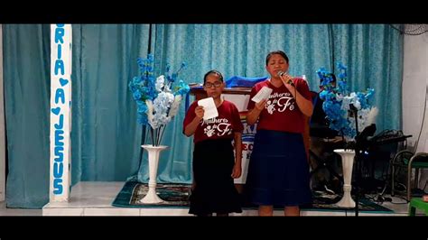 Conjunto de Senhoras da IPDA Aracapé louvando no Culto de Senhoras da