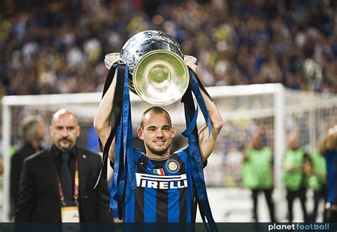 Wesley Sneijder Inter Milan Champions League Trophy Planet Football