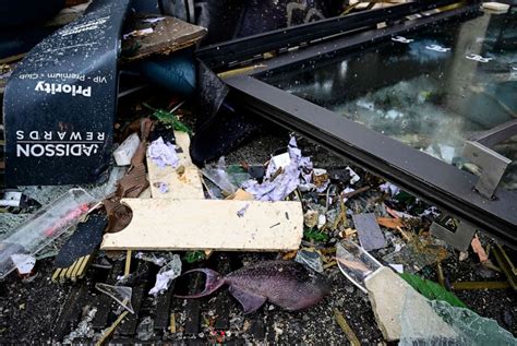 Massive Aquarium At Berlin Hotel Bursts Injuring 2 And Causing Loss Of