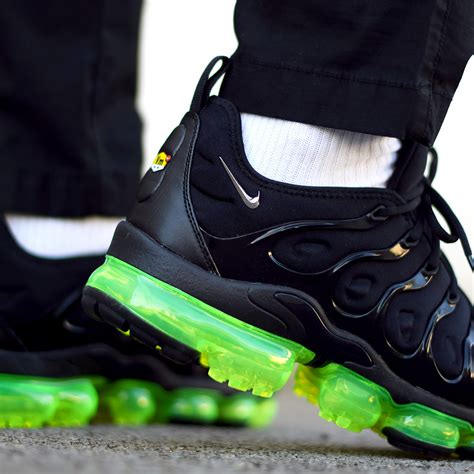 Nike Air Vapormax Plus Black Volt