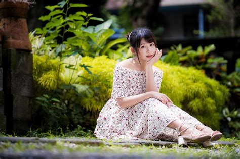 4K Asian Dress Sitting Glance Bokeh HD Wallpaper Rare Gallery