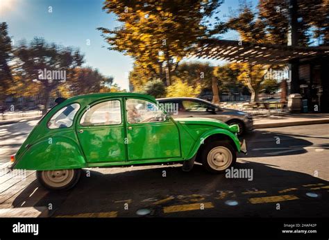 Green 2cv hi-res stock photography and images - Alamy