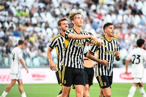 Juventus Przed U Y Umow Z Utalentowanym Obro C Widzi W Nim