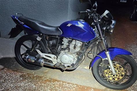 Motociclista sem habilitação e escapamento adulterado é autuado em