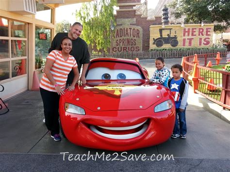 Lightning-McQueen-Family-Pic-at-Cars-Land-1024x768 - Funtastic Life