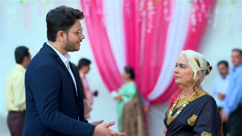 Watch Aai Ani Baba Retire Hot Aahet S1 Episode 148 On JioHotstar