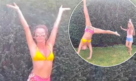 Hot Sexy Amanda Pang Bikini Pics