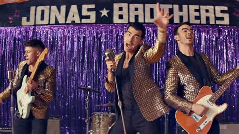 Jonas Brothers hilariously woo their wives in new 'What A Man Gotta Do' music video - ABC News