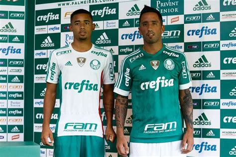 Palmeiras apresenta novo uniforme patrocínio recorde