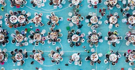 Фото дня: участники фестиваля раков в Китае