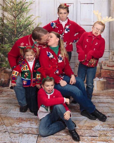 Nothing Says Merry Christmas Like a Family Photo, Part 3 (16 Photos ...