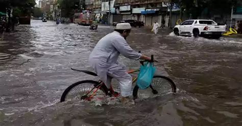 In Pakistans Biggest Rains In Decades Flash Floods Cause 550