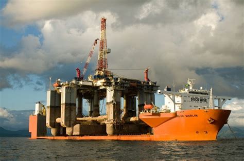 MV Blue Marlin: The Ship that Carries Ships and Oil Rigs Across the Globe - RumbleRum