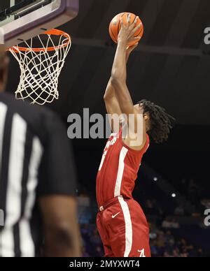 Alabama Forward Noah Clowney 15 Heads To The Bench During A Time Out