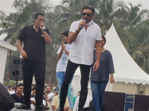 Iffi Goa Cm Jackie Shroff Karan Kundrra Participate In Beach