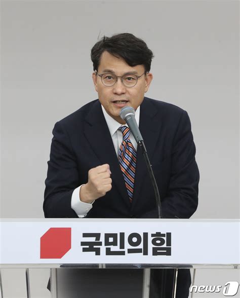 인사말 하는 윤상현 의원 네이트 뉴스