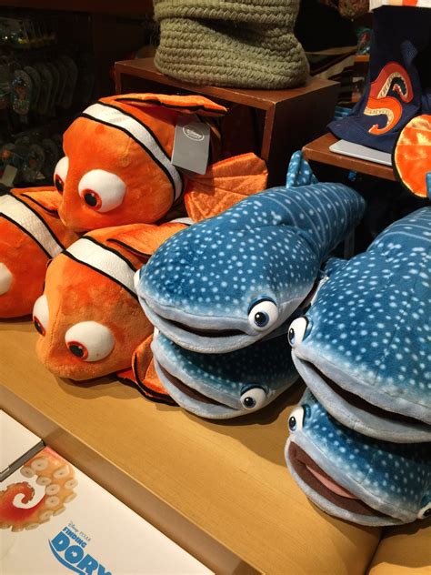 Video: Finding Dory Toys, Bathing Suits & Plush Galore @DisneyStore #FindingDoryEvent # ...