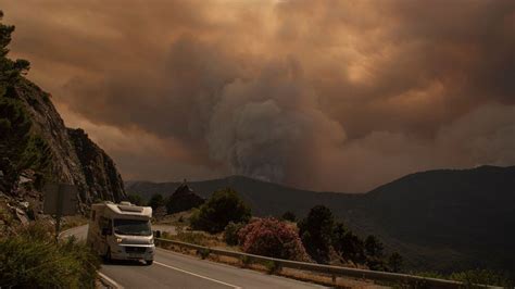 Pujerra El Incendio En Málaga Quema Más De 2000 Hectáreas De Sierra