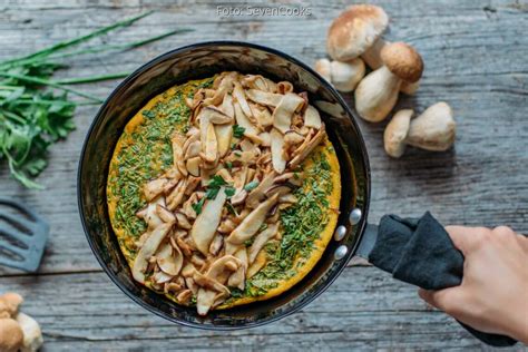 Omelette mit frischen Steinpilzen und Kräutern von RominaCooks