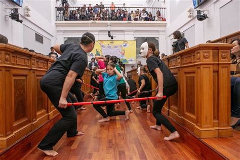 Los niños reivindican en las Cortes su derecho a ser protegidos